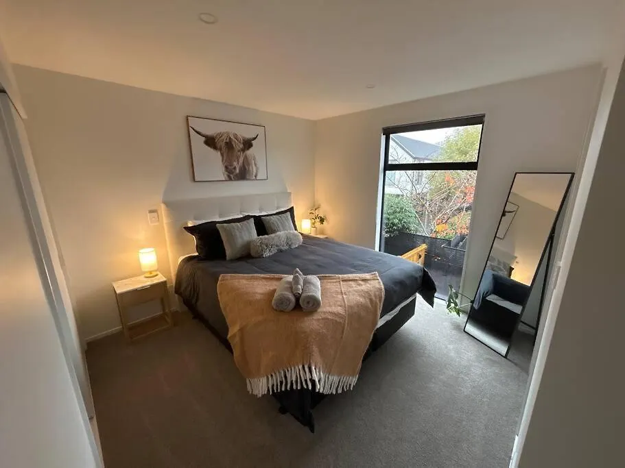 Luxury 2 Bedroom Hideout Near Cbd,Merivale Mall location